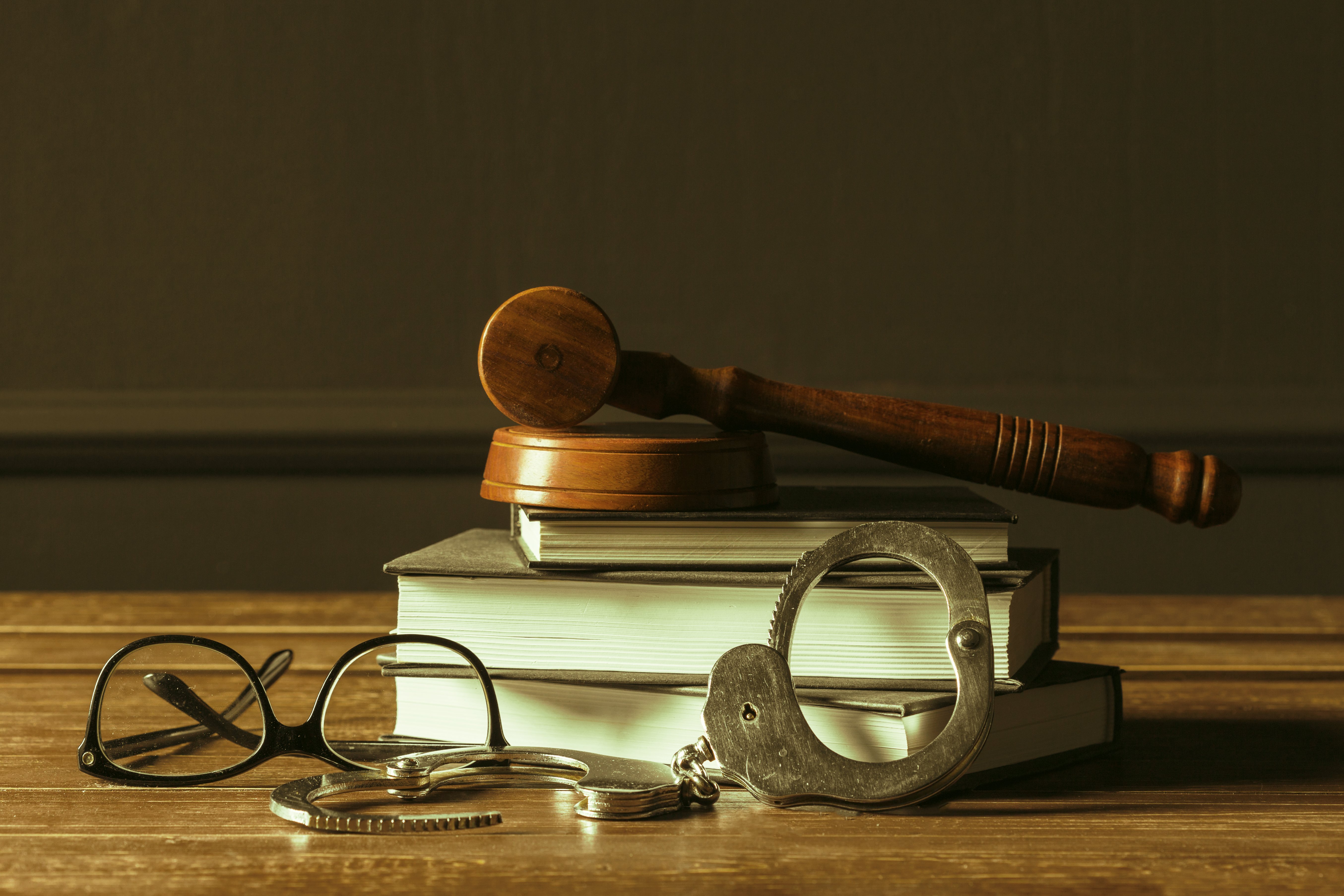 Delitos, sanciones y garantías Entendiendo el derecho penal